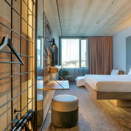 Moxy Hotel *